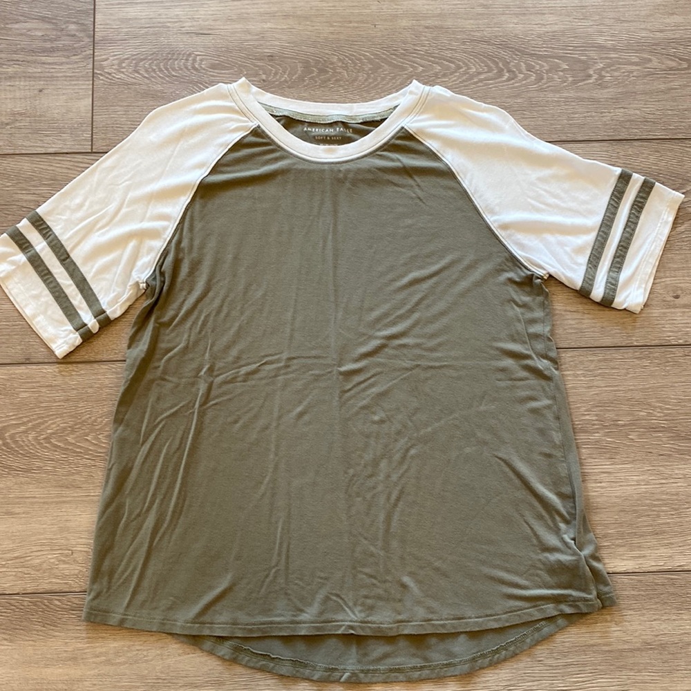 AMERICAN EAGLE OUTFITTERS AEO SOFT & SEXY TEE SIZE XS
